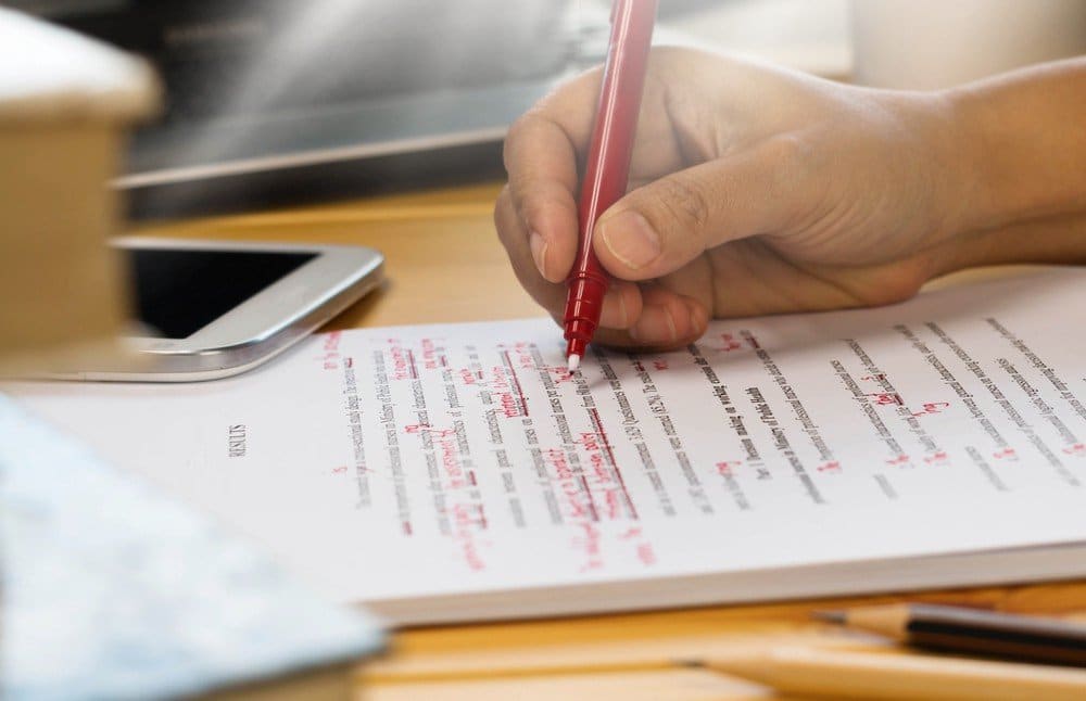 ویراستاری کتاب، کاری زمان‌بر و بسیار حساس